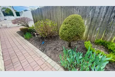 322 Grover Avenue N, Massapequa Park, NY 11762 - Photo 40