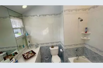 322 Grover Avenue N, Massapequa Park, NY 11762 - Photo 18