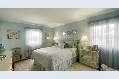 322 Grover Avenue N, Massapequa Park, NY 11762 - Photo 20