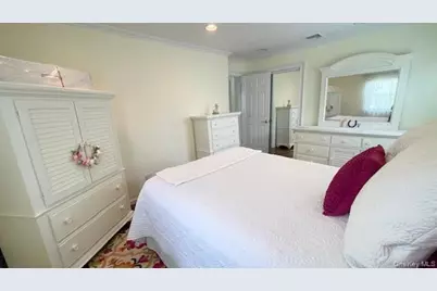 322 Grover Avenue N, Massapequa Park, NY 11762 - Photo 28