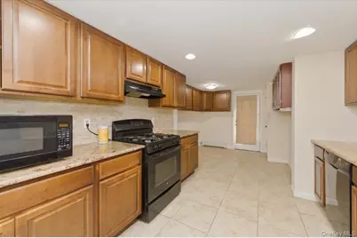 20 Cambridge Avenue, Melville, NY 11747 - Photo 10
