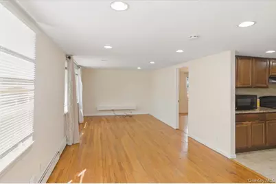 20 Cambridge Avenue, Melville, NY 11747 - Photo 4