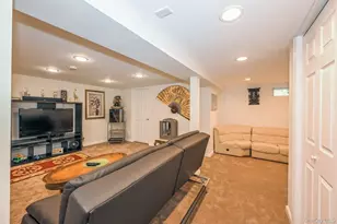 41 Eaton Rd, Syosset, NY 11791 - Photo 14