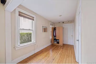 8 Geyser Place, White Plains, NY 10607 - Photo 6
