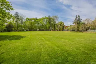 10 Irvinlee Pl, East Northport, NY 11731 - Photo 34