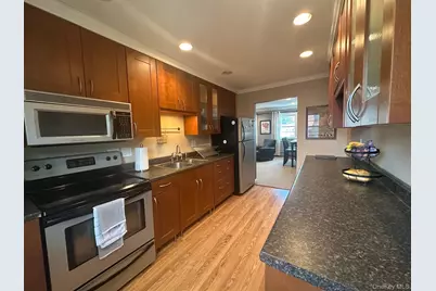 250 Beechwood Avenue #11B, Poughkeepsie, NY 12601 - Photo 2