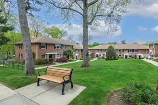 31U Madison Park Gardens, Port Washington, NY 11050 - Photo 18