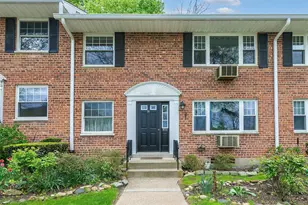 31U Madison Park Gardens, Port Washington, NY 11050 - Photo 2