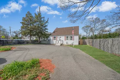 106 Holbrook Road, Centereach, NY 11720 - Photo 2