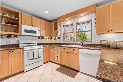 26 Bittersweet Avenue, Hampton Bays, NY 11946 - Photo 10