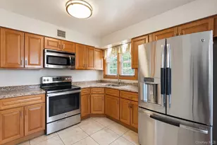 52 William St, Brentwood, NY 11717 - Photo 4