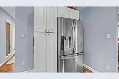 25 Bay 3rd Street, Islip, NY 11751 - Photo 10