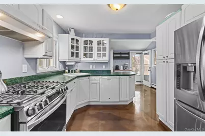 25 Bay 3rd Street, Islip, NY 11751 - Photo 8