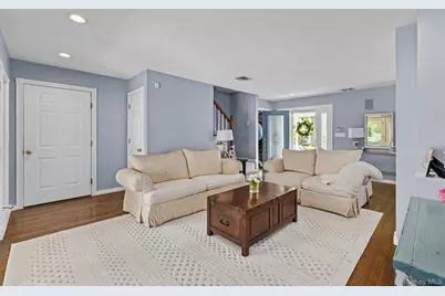 25 Bay 3rd Street, Islip, NY 11751 - Photo 4