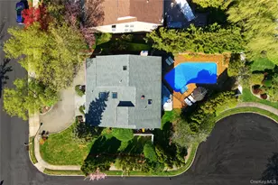2 Crest Hollow Ln, Albertson, NY 11507 - Photo 30