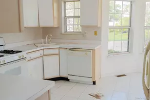 23 Roundtop Rd, Yonkers, NY 10710 - Photo 6