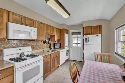 6 Norwalk Lane, Selden, NY 11784 - Photo 6