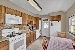 6 Norwalk Ln, Selden, NY 11784 - Photo 6