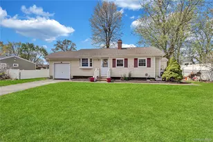 6 Norwalk Ln, Selden, NY 11784 - Photo 2