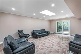 418 Old Courthouse Rd, Manhasset Hills, NY 11040 - Photo 12