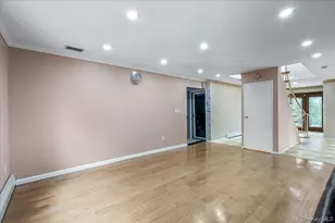 418 Old Courthouse Rd, Manhasset Hills, NY 11040 - Photo 6