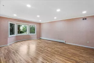 418 Old Courthouse Rd, Manhasset Hills, NY 11040 - Photo 18