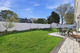 45 Horn Ln, Levittown, NY 11756 - Photo 38