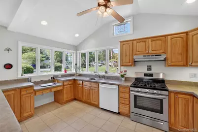 46 Cardoza Avenue, Mohegan Lake, NY 10567 - Photo 8