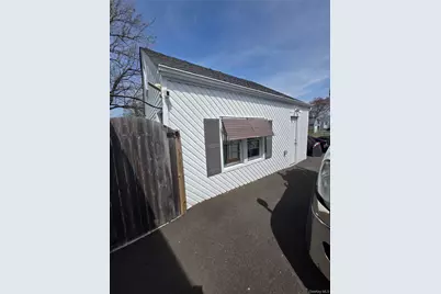 253 Peterson Street, Brentwood, NY 11717 - Photo 32