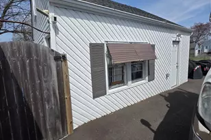 253 Peterson St, Brentwood, NY 11717 - Photo 32