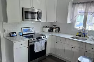 253 Peterson St, Brentwood, NY 11717 - Photo 10