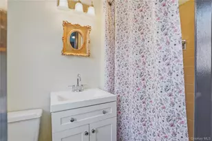 198 Doxbury Ln, Suffern, NY 10901 - Photo 12