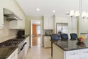 20 Hemingway Dr, Dix Hills, NY 11746 - Photo 8