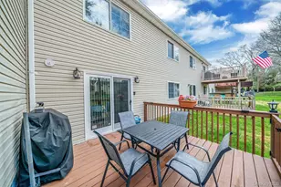 201 Lake Pointe Cir, Middle Island, NY 11953 - Photo 4