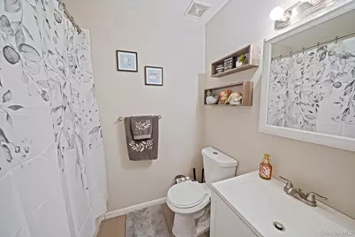 201 Lake Pointe Circle #201, Middle Island, NY 11953 - Photo 18