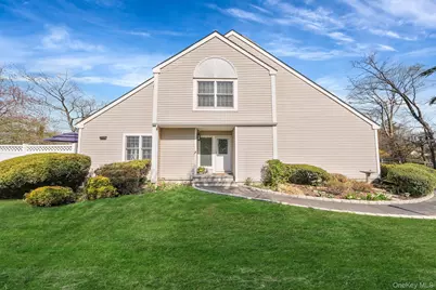 456 Village Oaks Lane, Babylon, NY 11702 - Photo 2