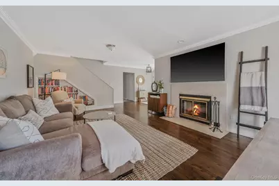 456 Village Oaks Lane, Babylon, NY 11702 - Photo 6