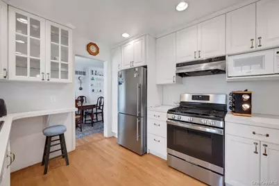 16 Ria Drive, White Plains, NY 10605 - Photo 10