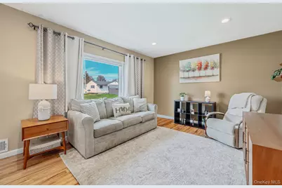 46 Sheldon Place, Commack, NY 11725 - Photo 4