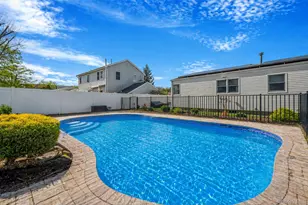 46 Sheldon Pl, Commack, NY 11725 - Photo 28