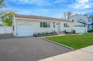 46 Sheldon Pl, Commack, NY 11725 - Photo 2