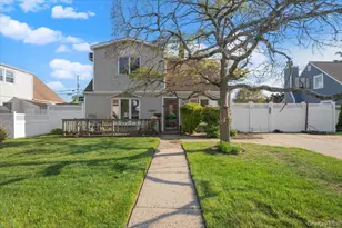 42 Haven Ln, Levittown, NY 11756 - Photo 2