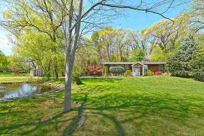 15 Mariners Court, Centerport, NY 11721 - Photo 2