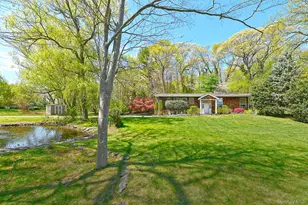 15 Mariners Ct, Centerport, NY 11721 - Photo 2