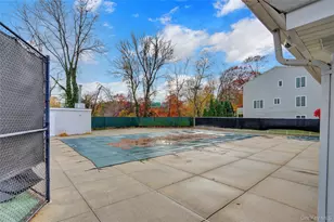 241-70 Oak Park Dr, Little Neck, NY 11362 - Photo 18