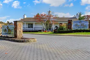 241-70 Oak Park Dr, Little Neck, NY 11362 - Photo 20