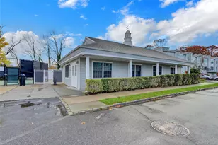 241-70 Oak Park Dr, Little Neck, NY 11362 - Photo 18