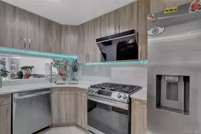 241-70 Oak Park Drive #84B, Little Neck, NY 11362 - Photo 6