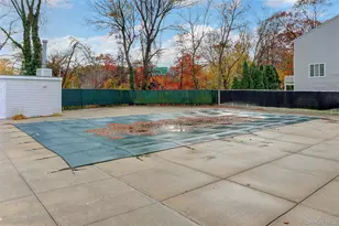 241-70 Oak Park Dr, Little Neck, NY 11362 - Photo 16