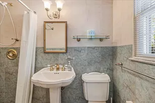 80 Russell Rd, Garden City, NY 11530 - Photo 16